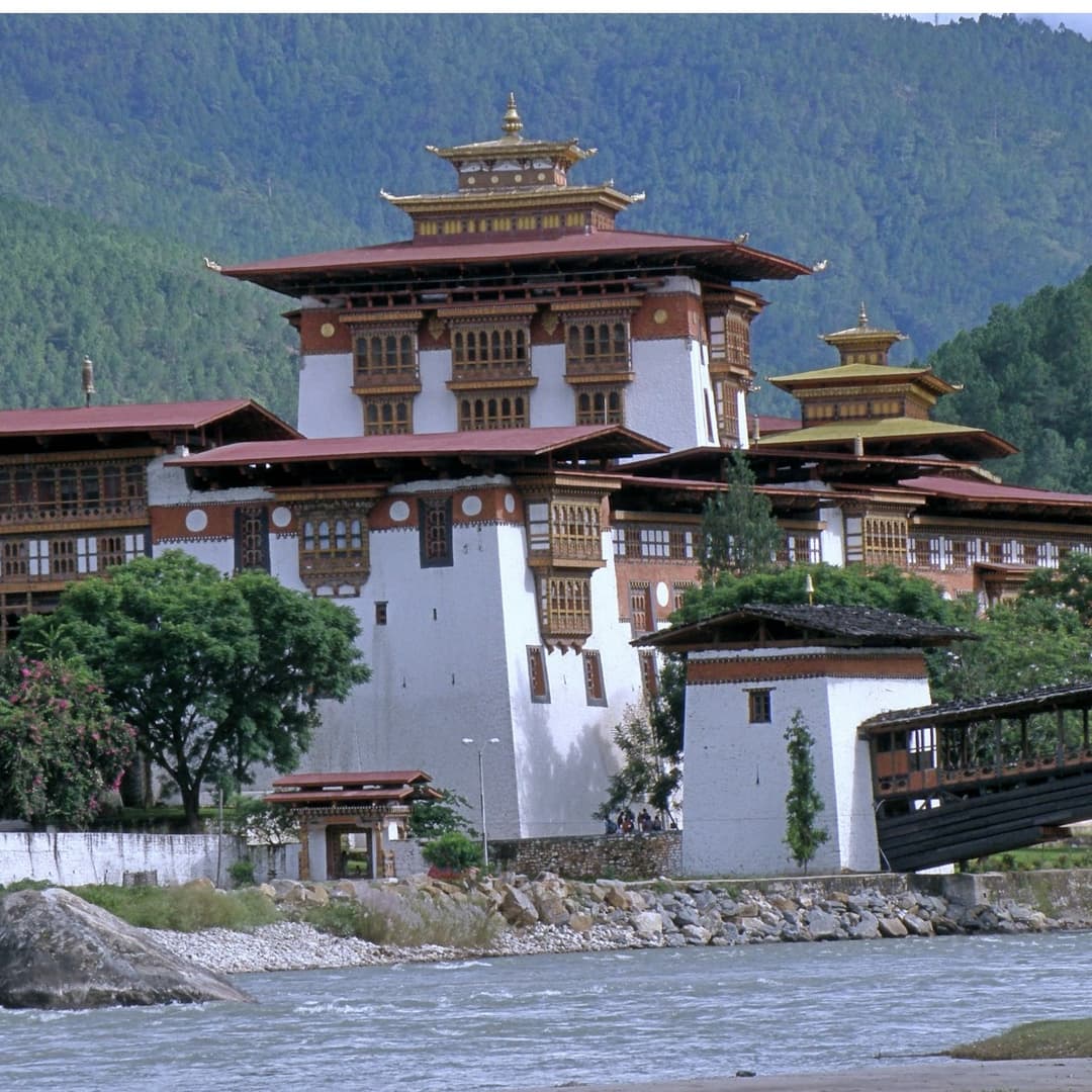 Bhutan Luxury Tour Guide